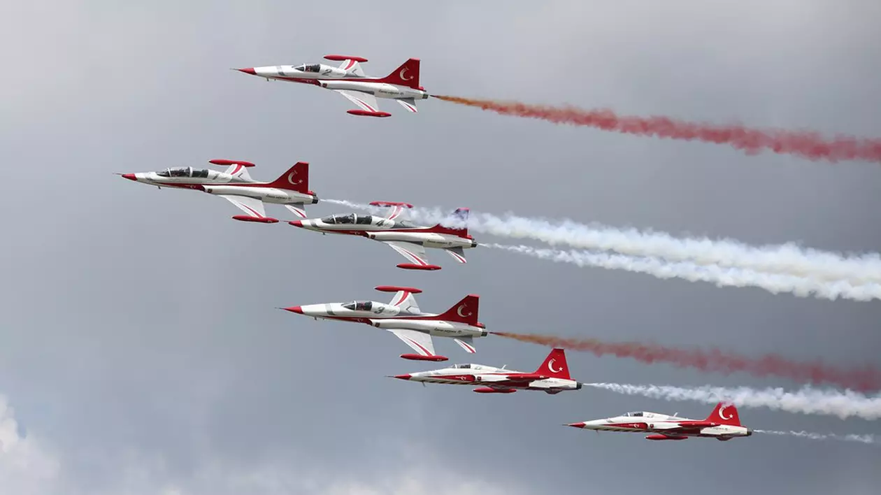 UPDATE. Programul BIAS 2018. Ce se întâmplă la show-ul aviatic cu 150 de aeronave şi peste 100 de piloţi şi paraşutişti din 13 ţări / FOTO&VIDEO