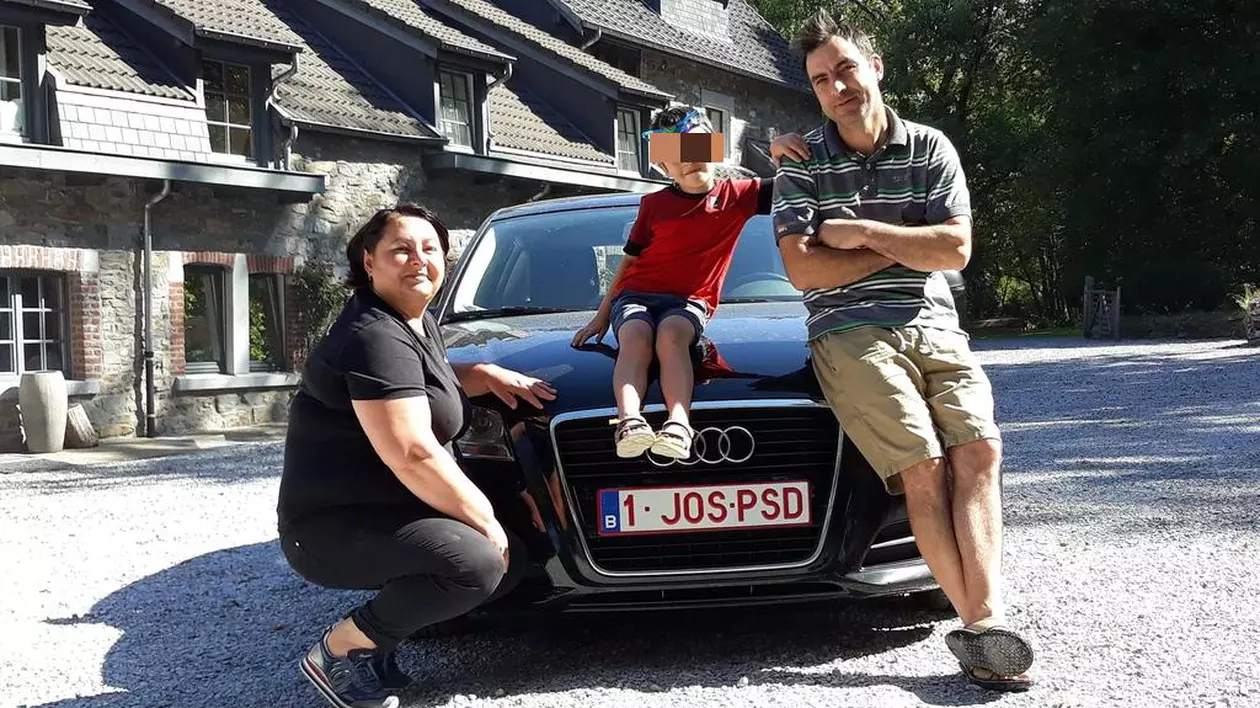 O altă mașină cu mesaj anti-PSD intră în România. Mașina românilor din Belgia, înmatriculată cu mesajul "Jos PSD"