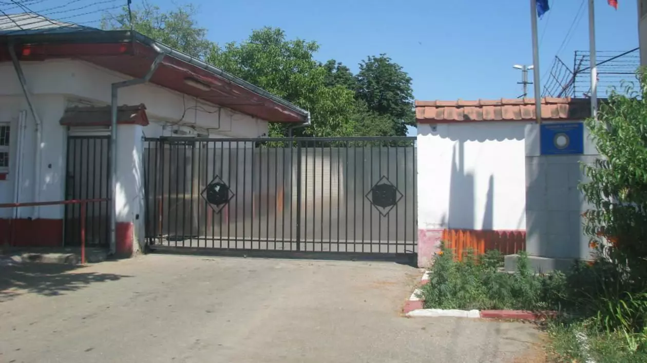 Culmea hoţiei, să furi din puşcărie. S-a întâmplat zilele trecute, când 12 telefoane au dispărut dintr-o unitate a ANP de la Jilava, aflată chiar în interiorul penitenciarului de la marginea Capitalei.