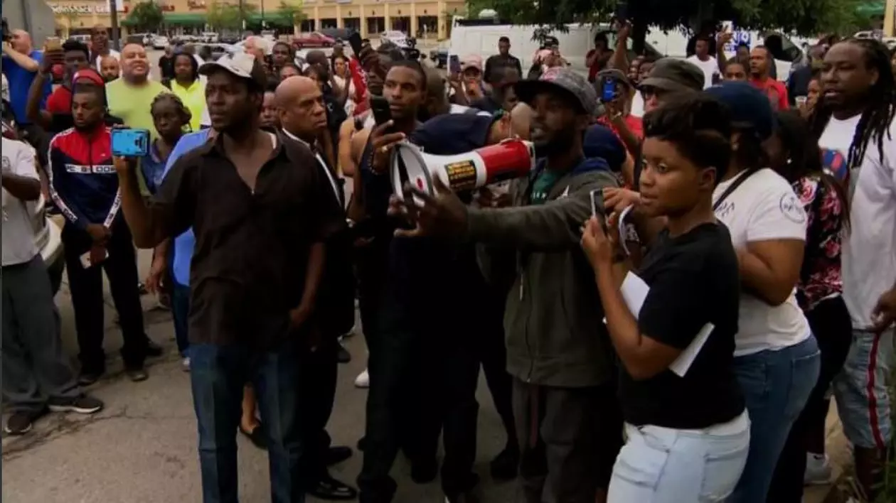 Proteste în Chicago după ce un polițist a ucis un bărbat de culoare