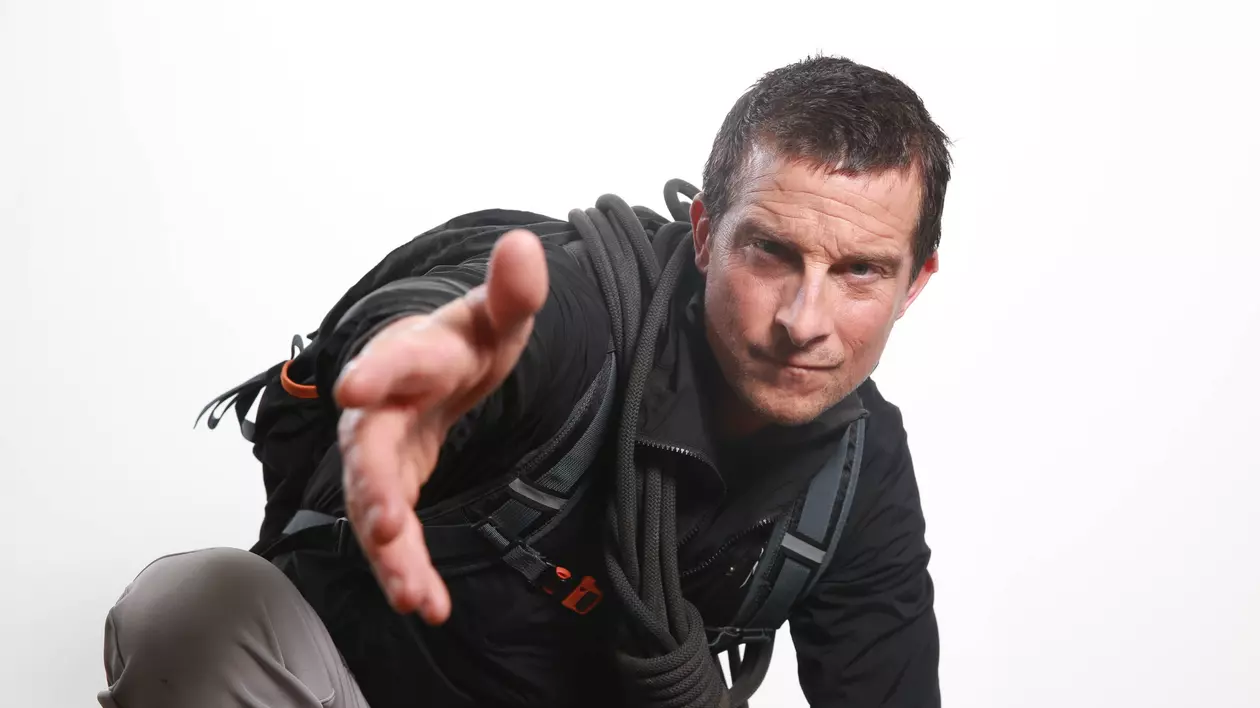 Bear Grylls se teme să sară cu parașuta