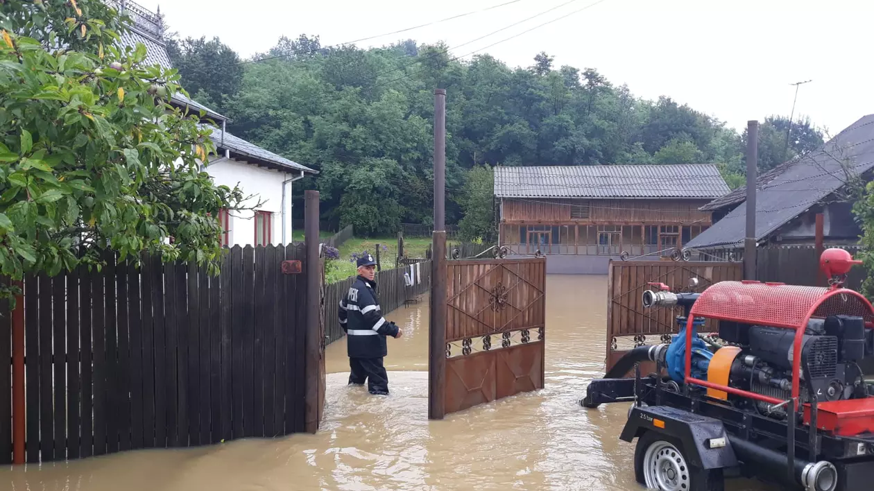 Nouă localităţi din Argeş şi alte opt din Dâmboviţa, afectate de inundaţii - bilanț