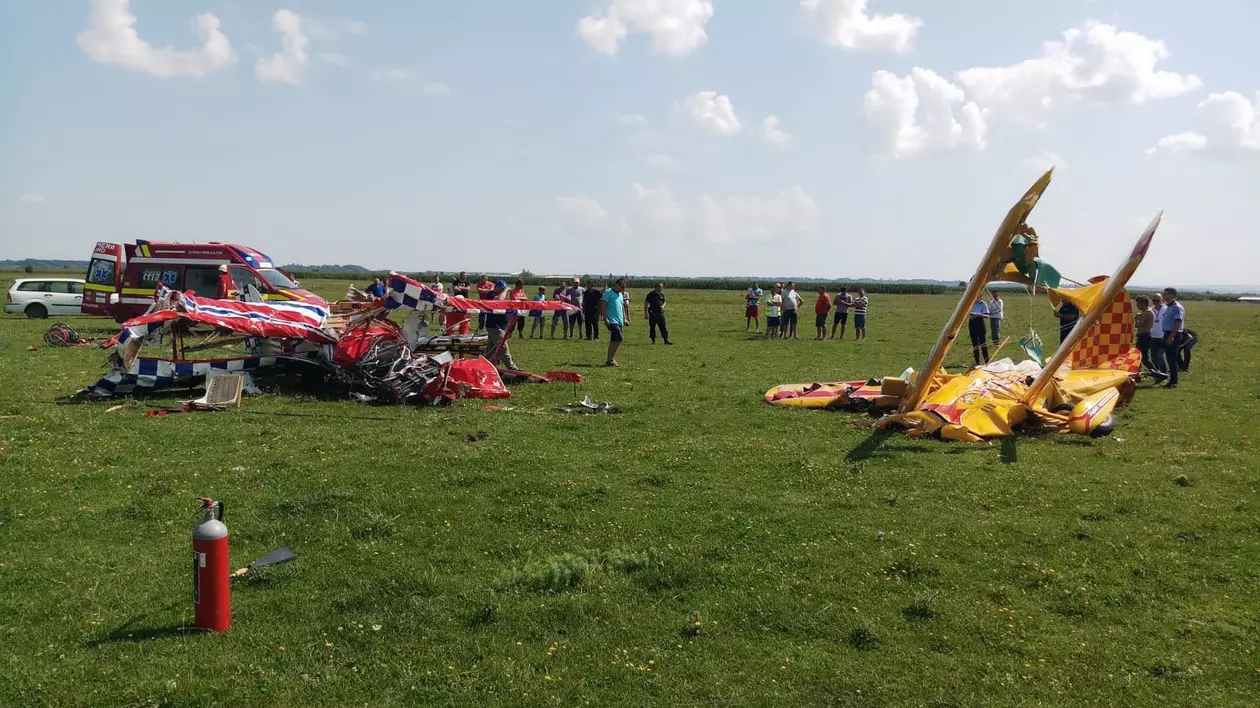 FOTO&VIDEO/ Primele imagini de la locul accidentului aviatic din Frătăuții Vechi, Suceava