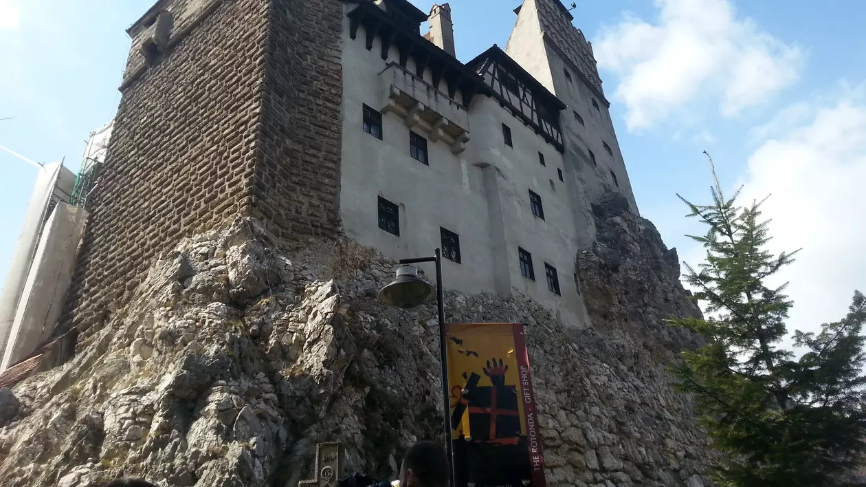 Castelul Bran prelungeşte programul de vizitare în weekend. Castelul Bran