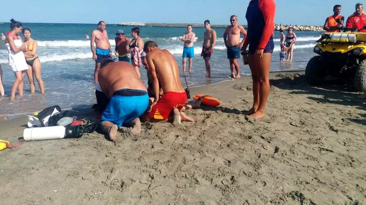 Un tânăr din Iaşi a murit înecat la Olimp. Pe plaje este arborat steagul roșu