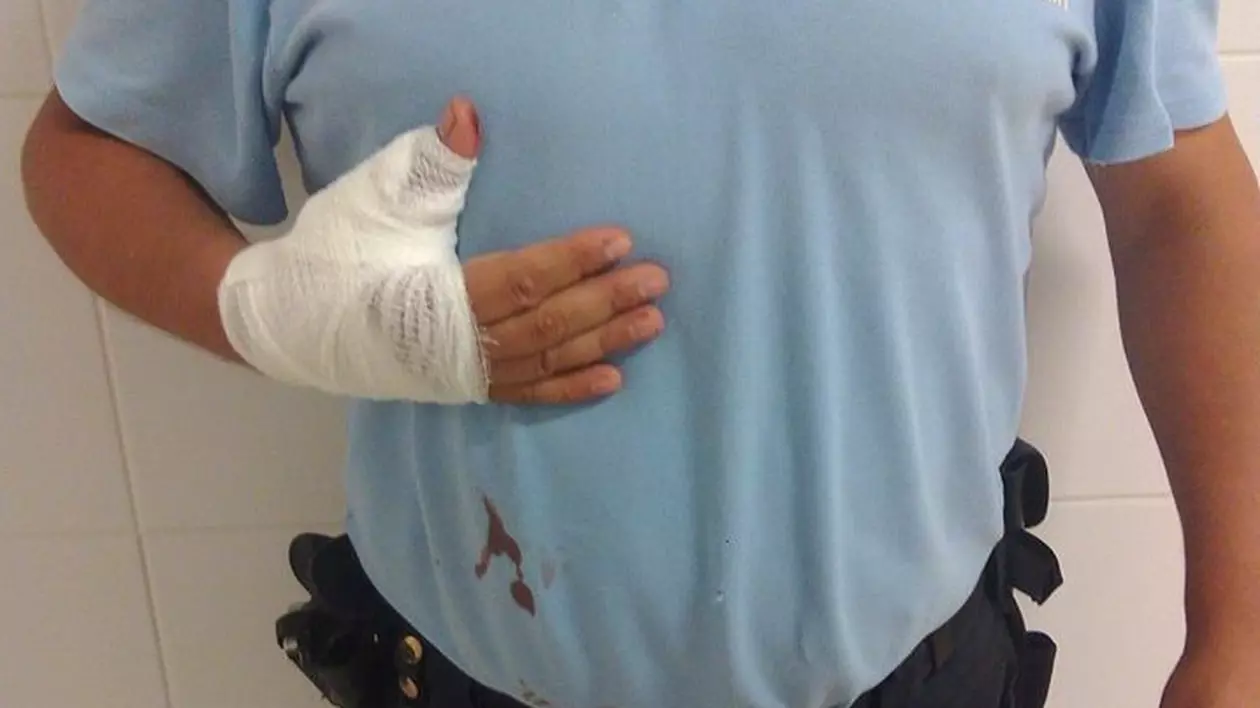 Jandarm înjunghiat pe stradă într-un oraș din Vaslui