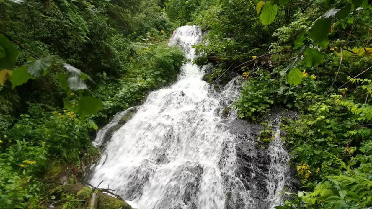 Cascada Măgura din Munții Maramureșului devine obiectiv turistic. Se amenajează împrejurimile