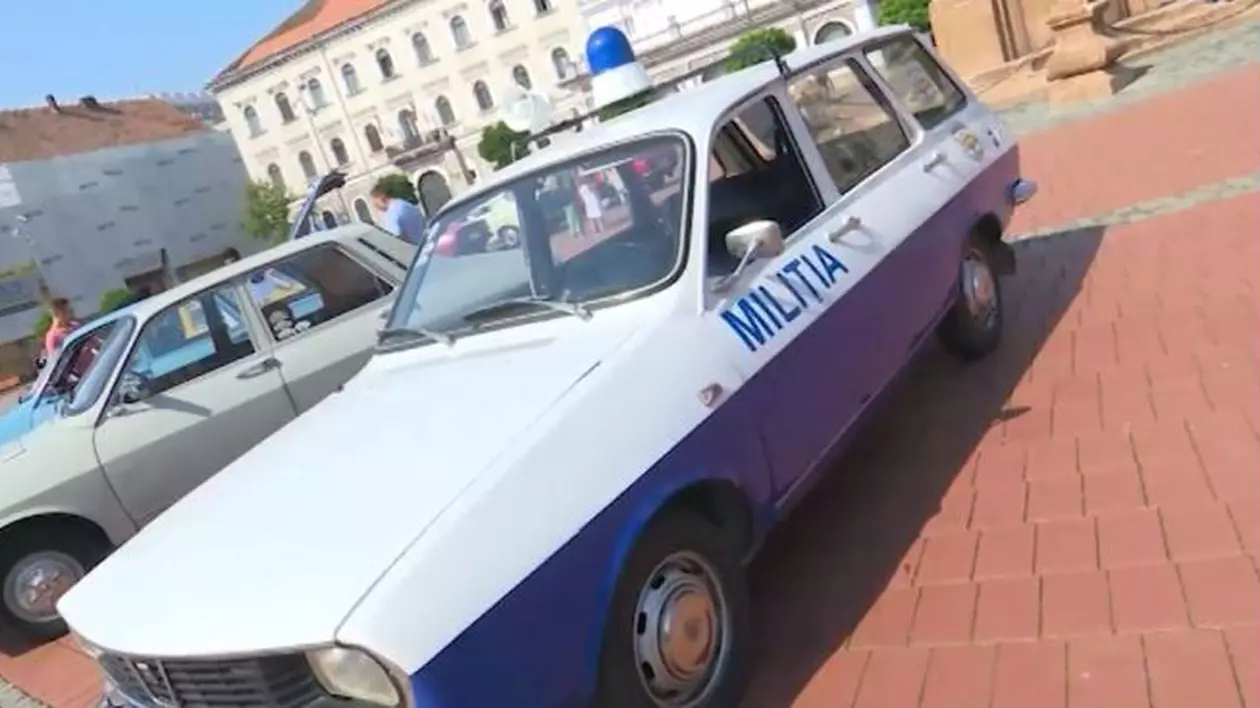 Miliția a fost vedeta unei expoziții de mașini retro în acest weekend la Timișoara. Nostalgicii și pasionații de mașini vechi au avut ocazia să vadă automobile Dacia din vremea comunismului, lucind ca noi. Vedetă a fost o mașină de Miliție recondiționată, care a aparținut forțelor de menținere a ordinii din perioada comunista.