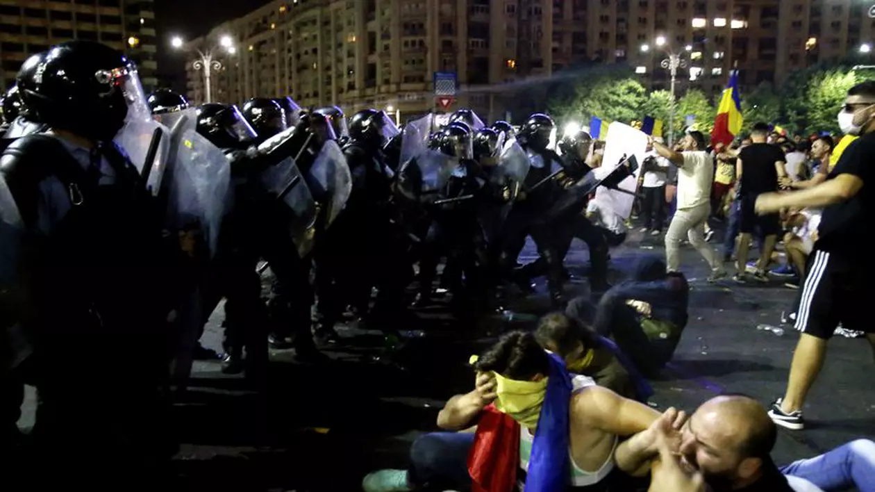 EXCLUSIV / Am stat de vorbă cu Bogdan Pîrlog, procurorul militar care a fost pe 10 august în Piața Victoriei. ”Eram acolo în drum spre acasă, nu am supravegheat intervenția jandarmilor”
