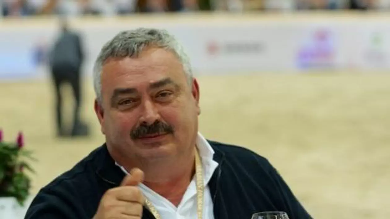 Nașul fiului lui Liviu Dragnea a fost trimis în judecată de DNA. Sorin Paul Stănescu, cu mustață, la un eveniment... e cu un pahar de vin în mână