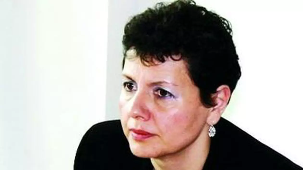 Prima reacţie a procurorului Adina Florea, propusă la șefia DNA. Adina Florea, cu părul sucrt și îmbrăcată în negru