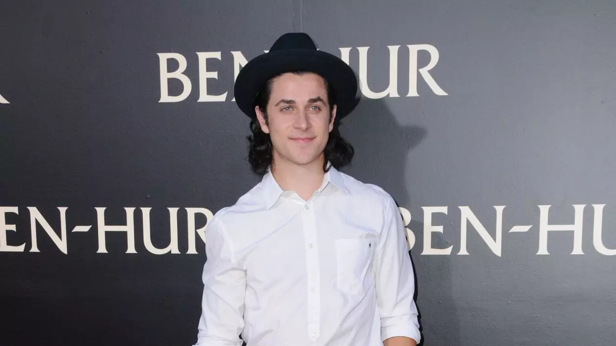 David Henrie a fost arestat după ce a intrat cu arma pe aeroportul din Los Angeles