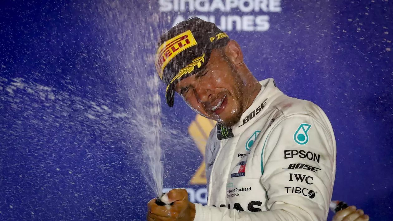 Cvintuplul campion mondial de Formula 1, britanicul Lewis Hamilton (Mercedes), va pleca duminică din pole position pe circuitul de la Yas Marina (5, 554 km), la Marele Premiu de Formula 1 de la Abu Dhabi (Emiratele Arabe Unite), ultima cursă a sezonului 2018.