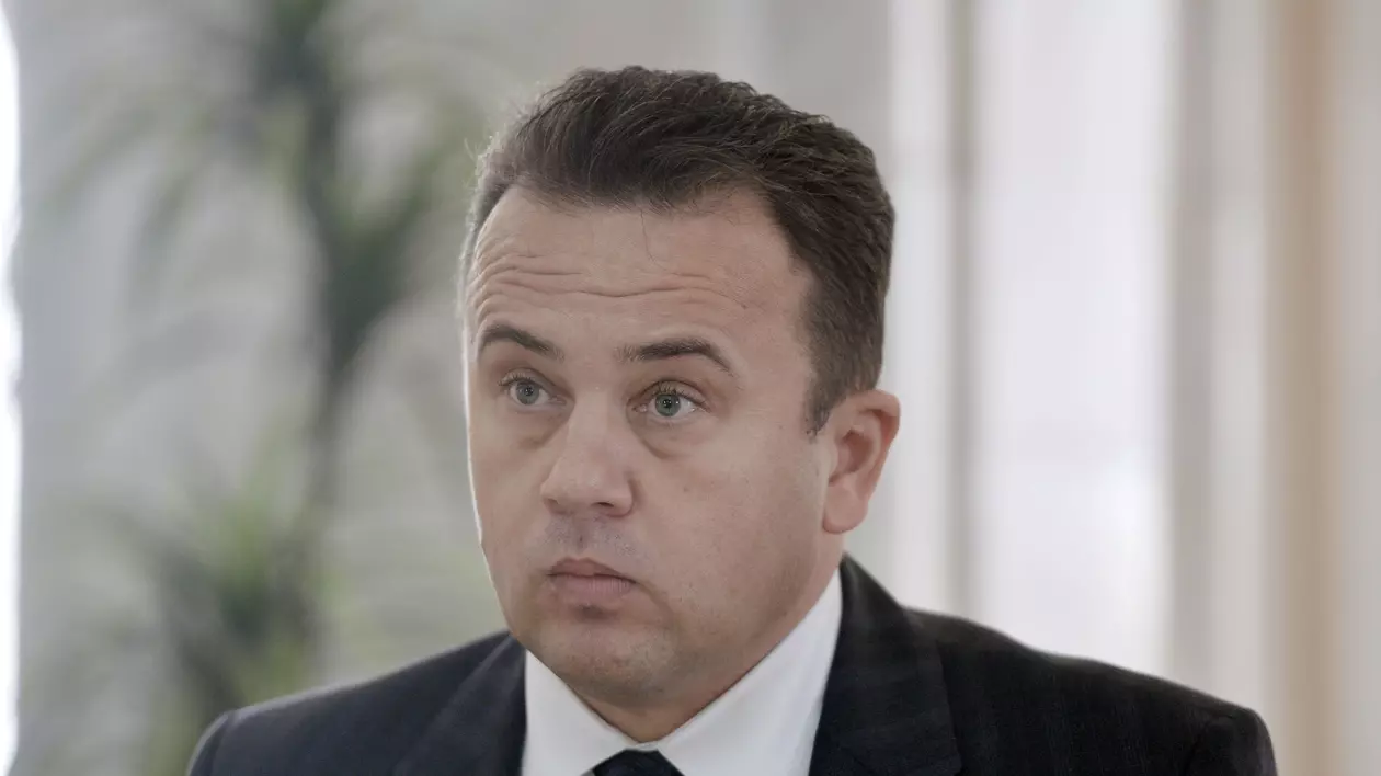 Proiect semnat de Liviu Pop şi Şerban Valeca de modificare a legii educaţiei: bacalaureat internaţional, şcoli-pilot, învăţământ vocaţional