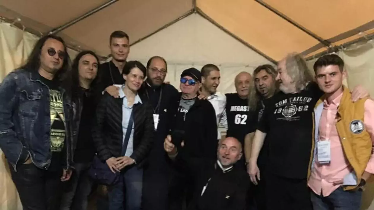 Rockerii de la Compact B, binecuvântați de preot
