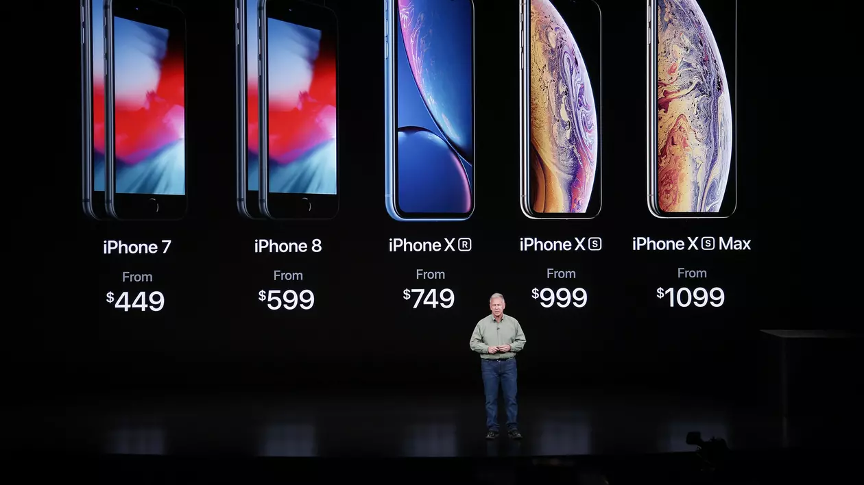 iPhone XR, disponibil în România de la 4.100 de lei. Phil Schiller, vicepreședinte Apple pentru marketing, recomanda un preț de vânzare de 749 de dolari la lansarea din luna septembrie