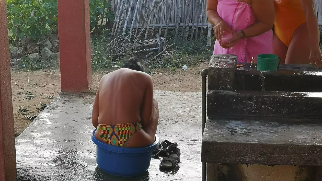 Vedetele din Madagascar se spală la lighean și cu strachina