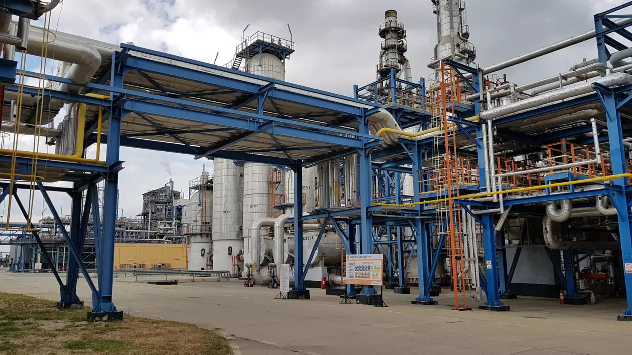 Starea femeii care a căzut într-un bazin de azot, la Rafinăria Petromidia Năvodari. ITM anunță o anchetă