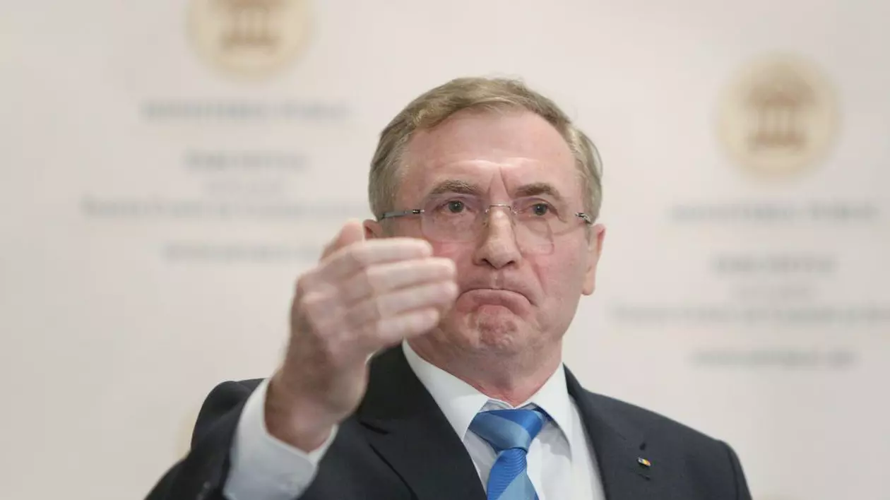 Augustin Lazăr a cerut suspendarea procedurii de revocare din funcția de procuror general