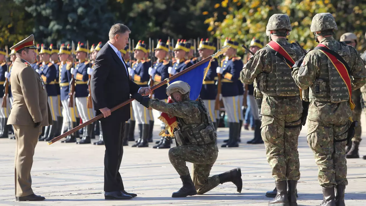 Klaus Iohannis și Viorica Dăncilă, împreună de Ziua Armatei