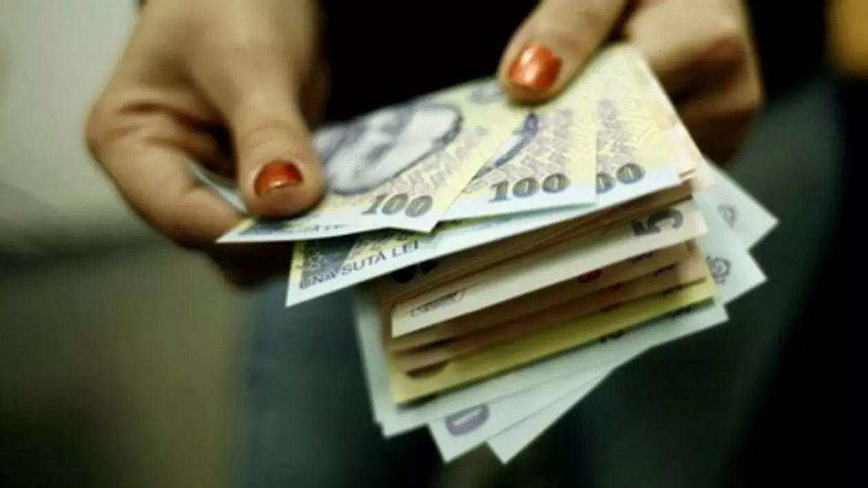 Banii răspândesc cu repeziciune coronavirusul. Strategia expusă de consultantul BNR Adrian Vasilescu