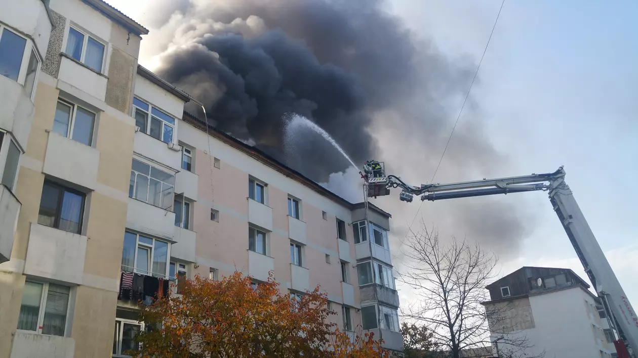 Explozie la un bloc din Piatra Neamț