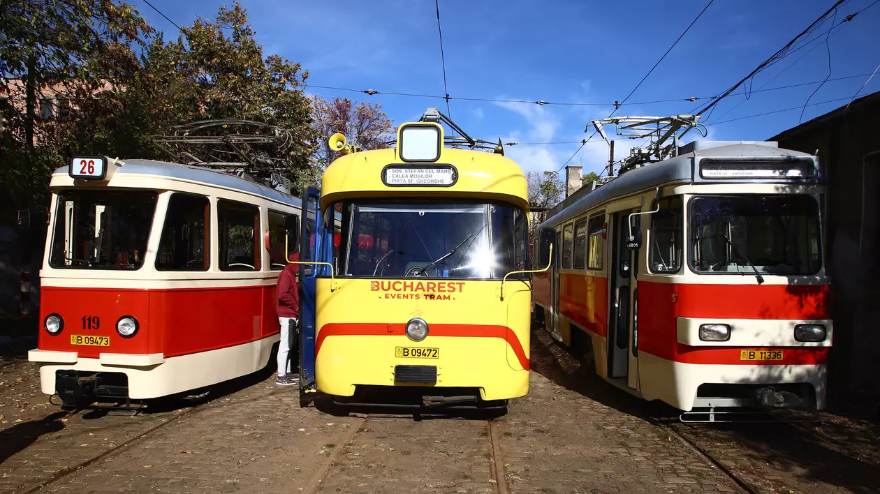Imagini inedite cu tramvaiele de epocă, la paradă în București