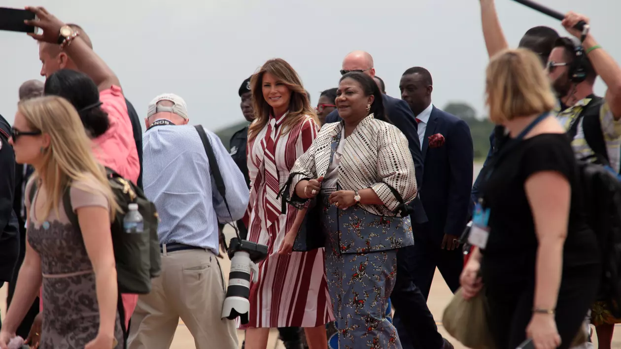 Melania Trump efectuează un tur de o săptămână în țările din Africa. Încearcă să repare răul făcut de soțul ei cu declarațiile scandaloase