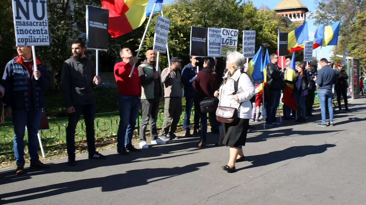 Protest al părinților, împotriva propagandei homosexuale. Imagini de la protest