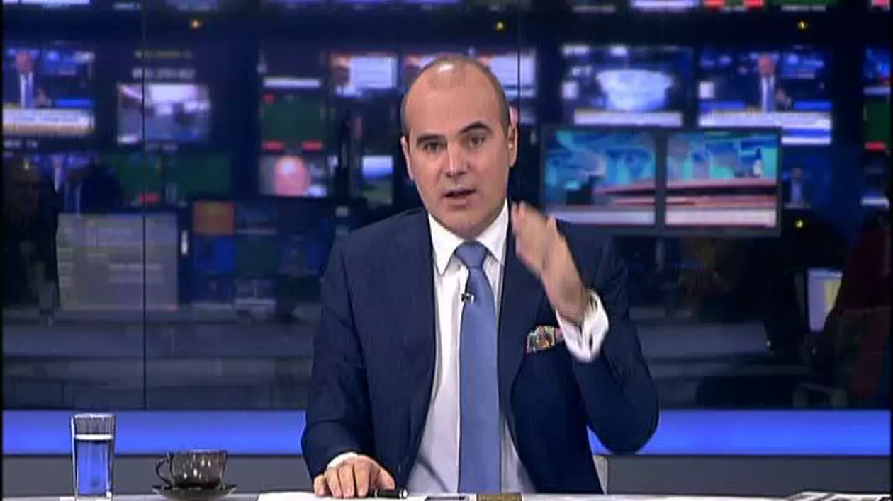 Rareș Bogdan a fost suspendat de la Realitatea TV. Rareș Bogdan, în studioul Realitatea TV