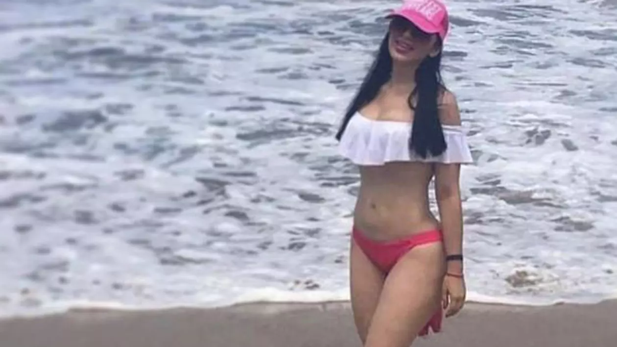Soția lui El Chapo se pozează în bikini