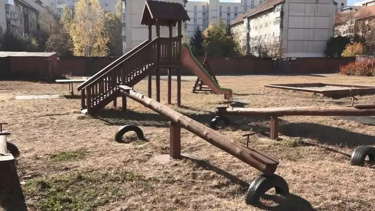 Bebeluș mort, găsit pe un teren de joacă din Miercurea Ciuc. terenul de joacă din Miercurea Ciuc în care a fost descoperit bebelusul mort