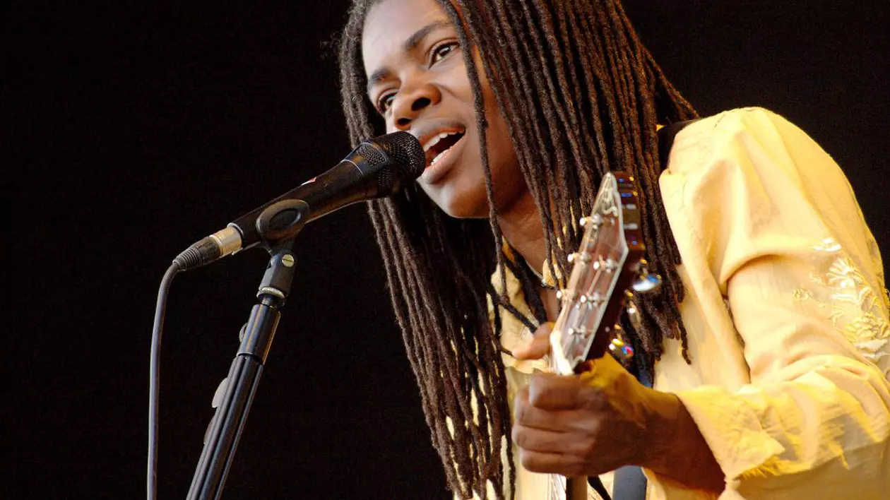 Tracy Chapman a dat-o în judecată pe Nicky Minaj