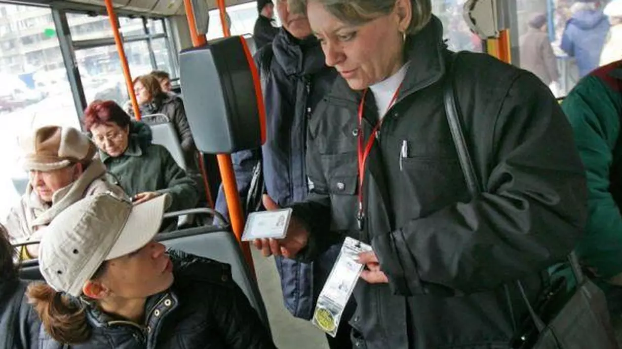 Pensionarii care circulă cu autobuzul în Bucureşti riscă amenzi uriaşe, chiar dacă au gratuitate