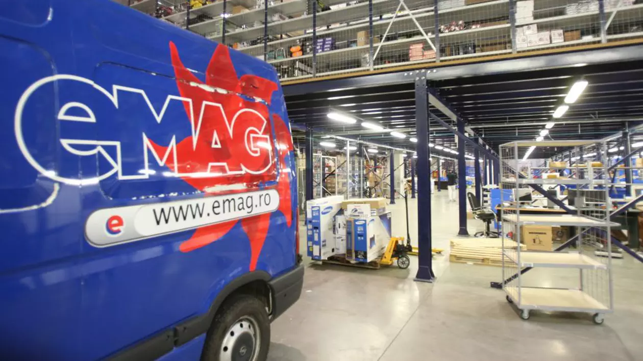 eMAG cumpără Extreme Digital. Mașină cu sigla eMAG în depozitul companiei