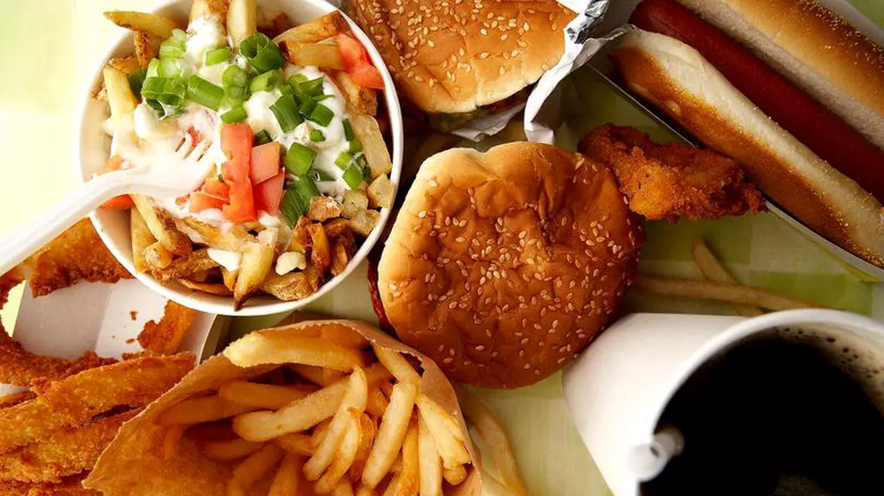 Șobolan prăjit pe grătat, într-un fast-food din Statele Unite