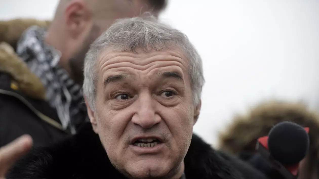 Gigi Becali a început să se laude chiar în timpul slujbei de sfințire a Catedralei Mântuirii Neamului! "Am dat și eu 2 milioane de euro". Promite bani și pentru pictură