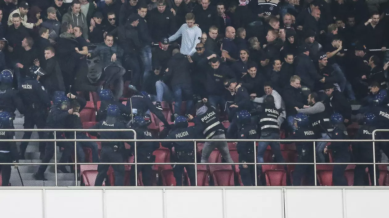 Incidente violente la Lisabona între polițiști și fanii echipei Ajax