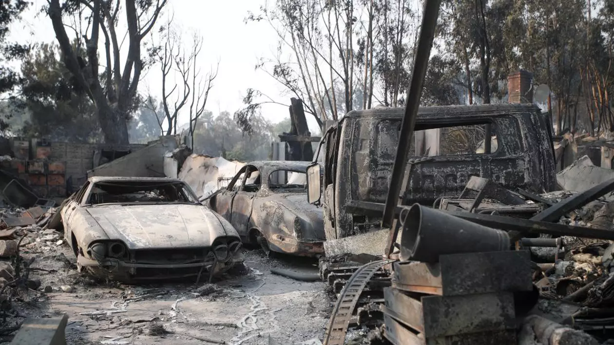 UPDATE / Scene apocaliptice în California, unde incendiile de vegetație au ucis 23 de oameni