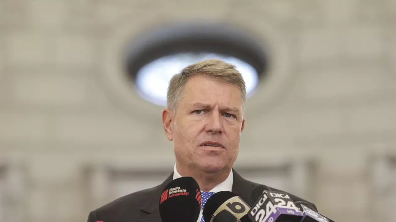 USR îi cere lui Klaus Iohannis să participe la fiecare ședință de Guvern din decembrie