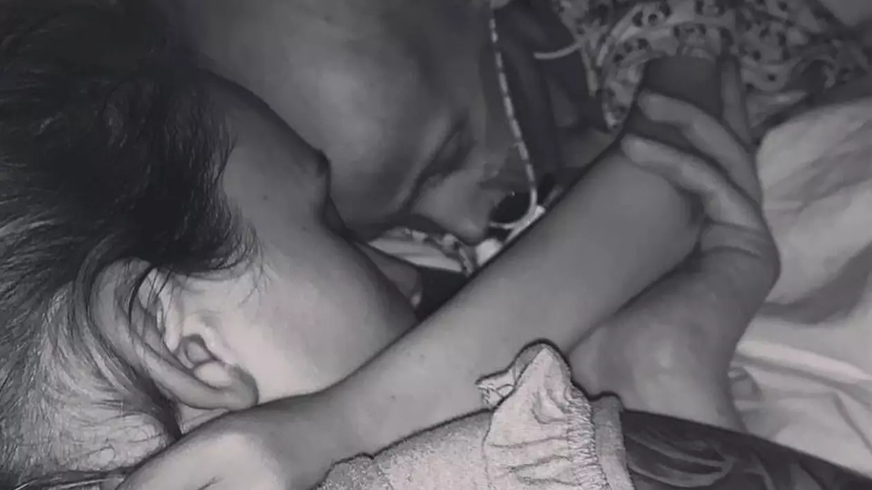 FOTO | Ultimele cuvinte ale unui băiețel, înainte să moară de cancer în brațele mamei lui: „Mami, îmi pare rău...”