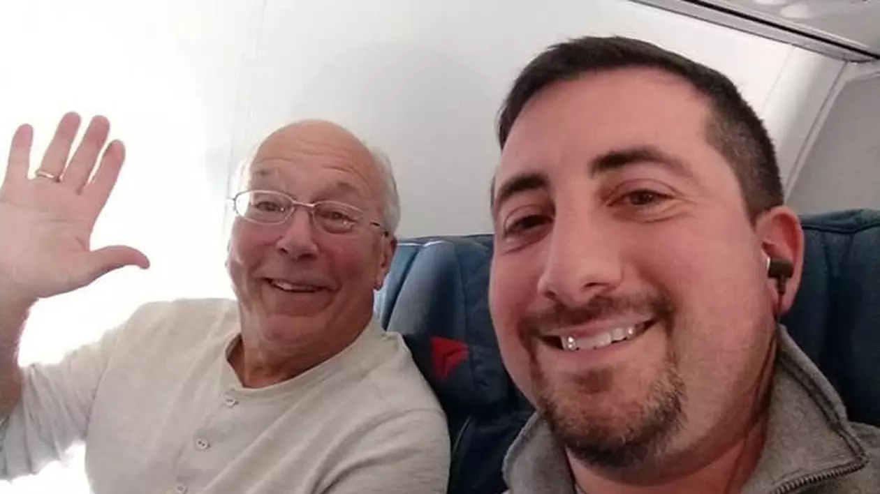 Un tată și-a cumpărat bilete de avion pentru a petrece Crăciunul alături de fiica lui