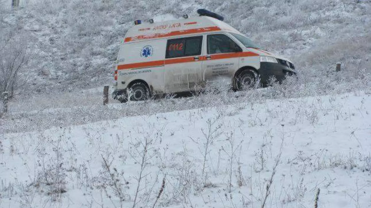 9 victime, după ce un microbuz cu pasageri s-a răsturnat la Braşov, pe un viscol puternic