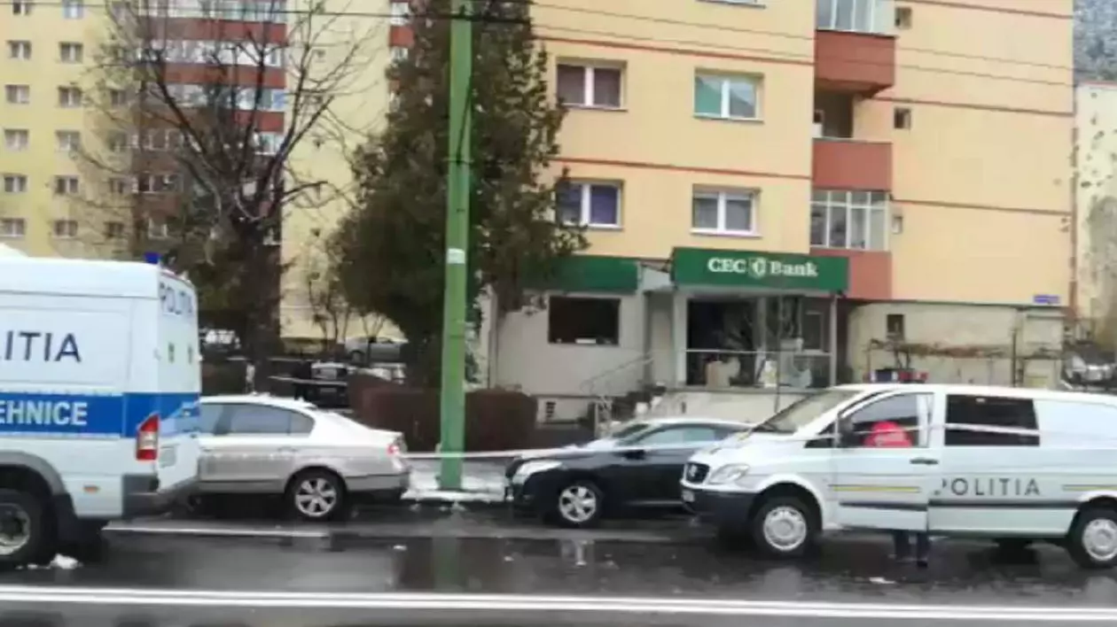 UPDATE  / A fost stabilit prejudiciul, în cazul jafului din Brașov. Hoții au aruncat în aer un bancomat, pentru a fura banii