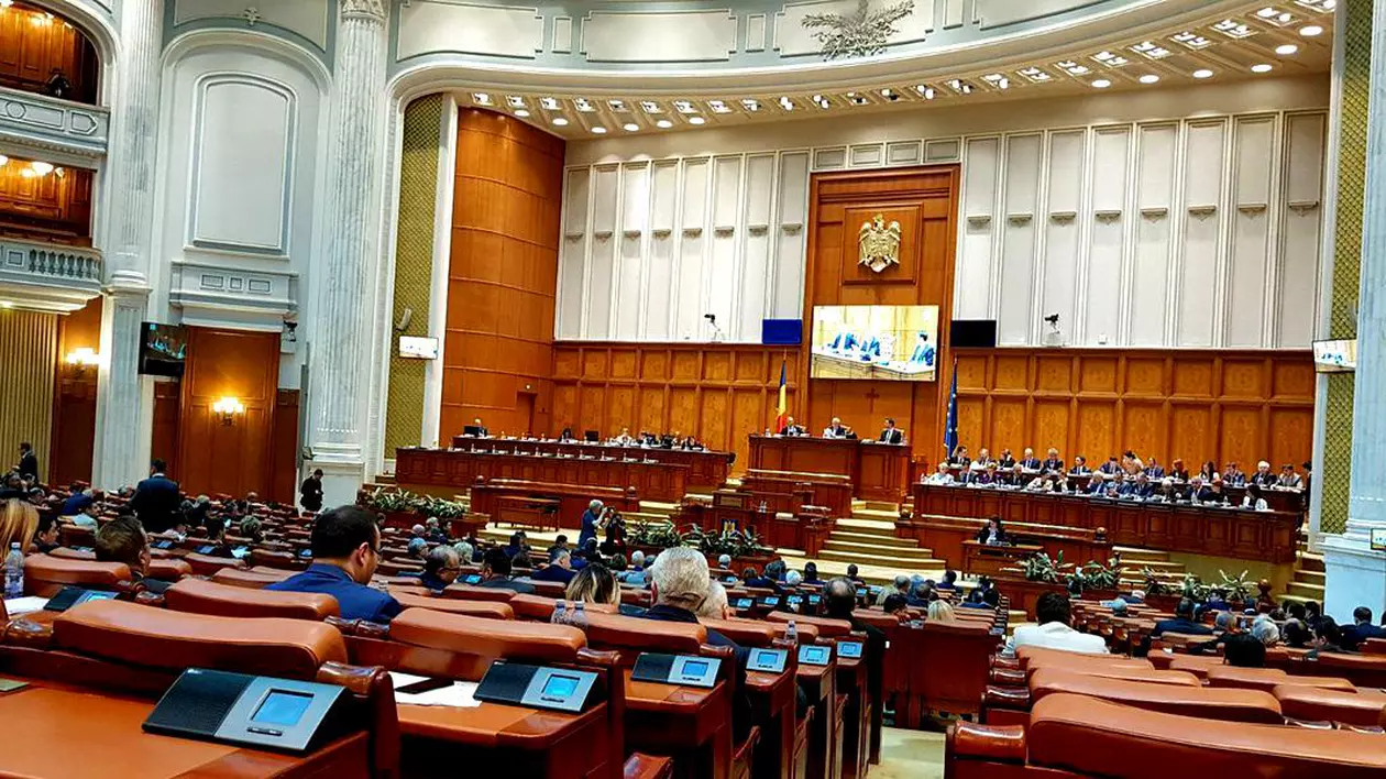 Parlamentul a votat o lege care scumpește indirect carburanții. 900 de firme vor fi scoase de pe piață. Vot în Camera Deputaților