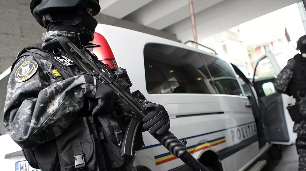 23 de arestări, după ce DIICOT a descins la o grupare care trafica țigări în vestul Europei. Ce au găsit mascații la percheziții