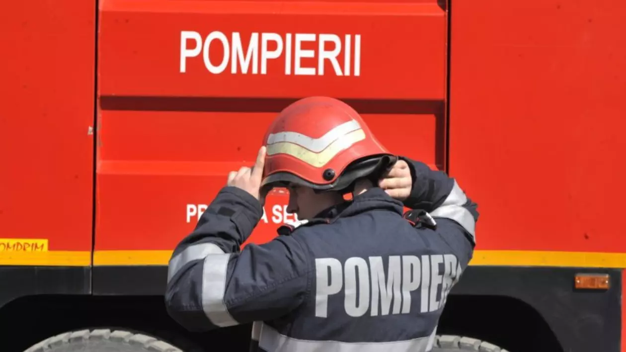 Un pompier aflat în timpul liber a stins singur un incendiu