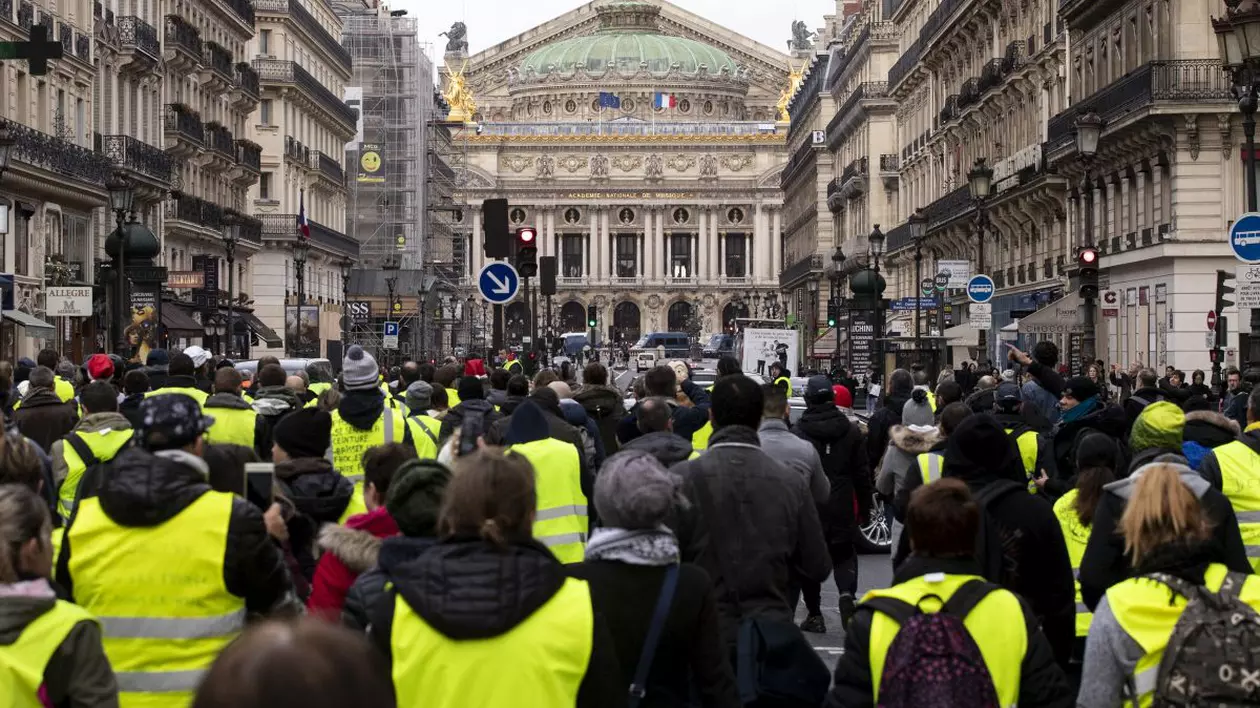 Noi proteste ale "vestelor galbene" în Franța