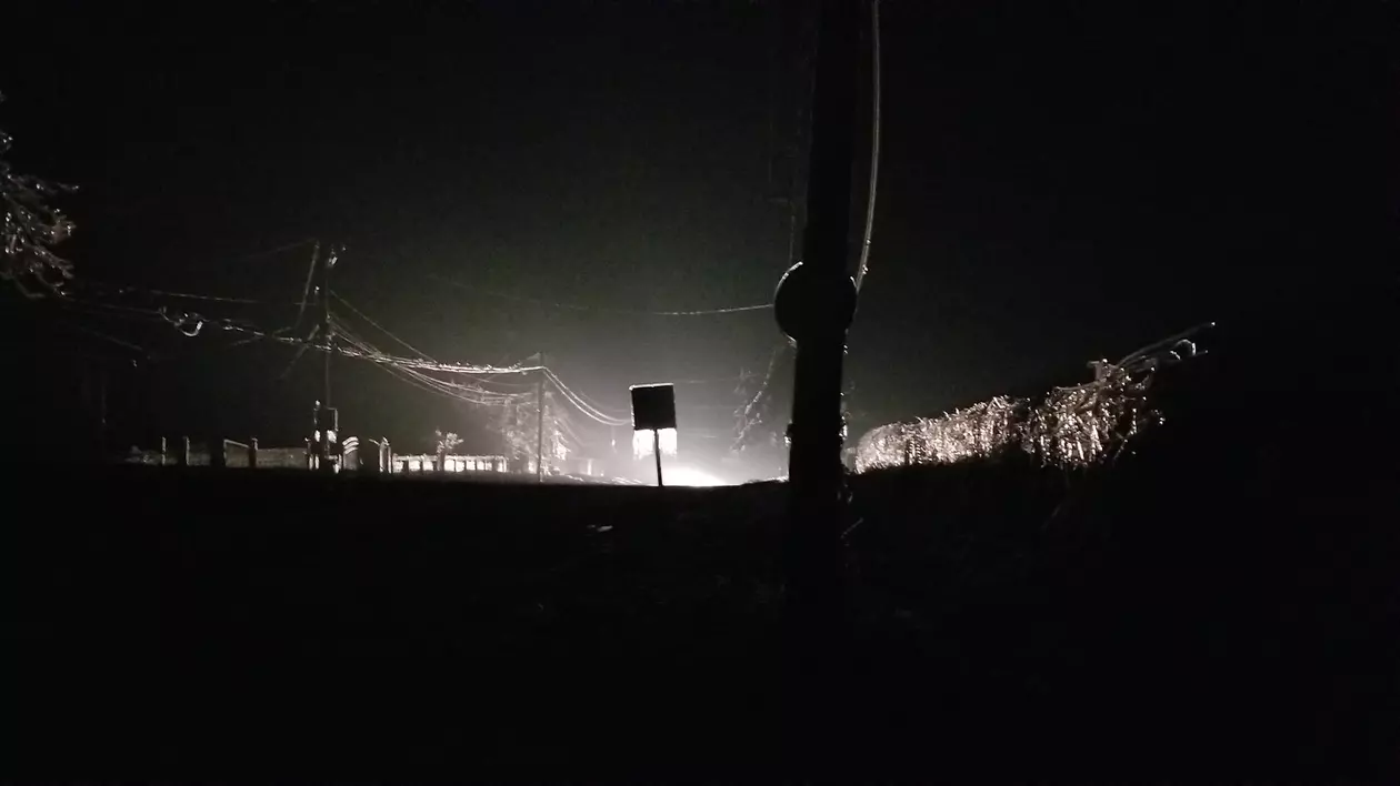 Iadul alb i-a lăsat pe români în beznă. Un reporter a fost în weekend într-un sat din județul Ialomița, cel mai afectat de fenomenele extreme din ultimele zile