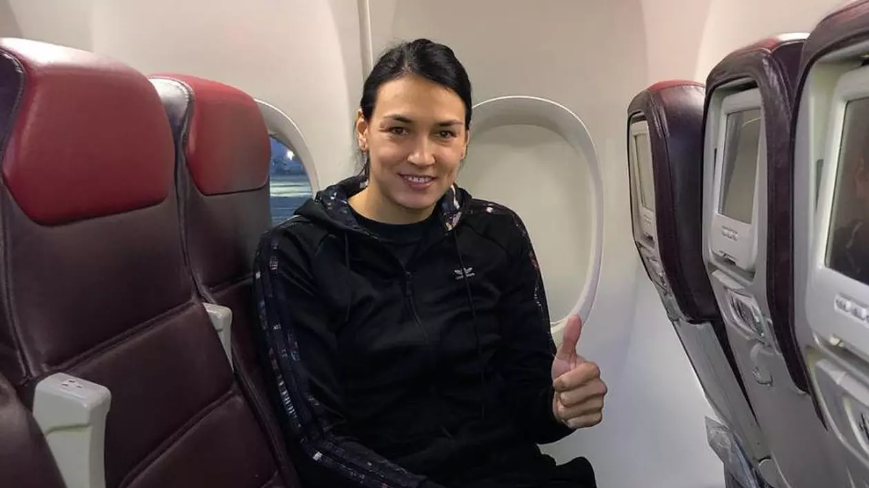 Cristina Neagu a plecat în Belgia pentru operația la genunchi. Mesajul transmis din avion